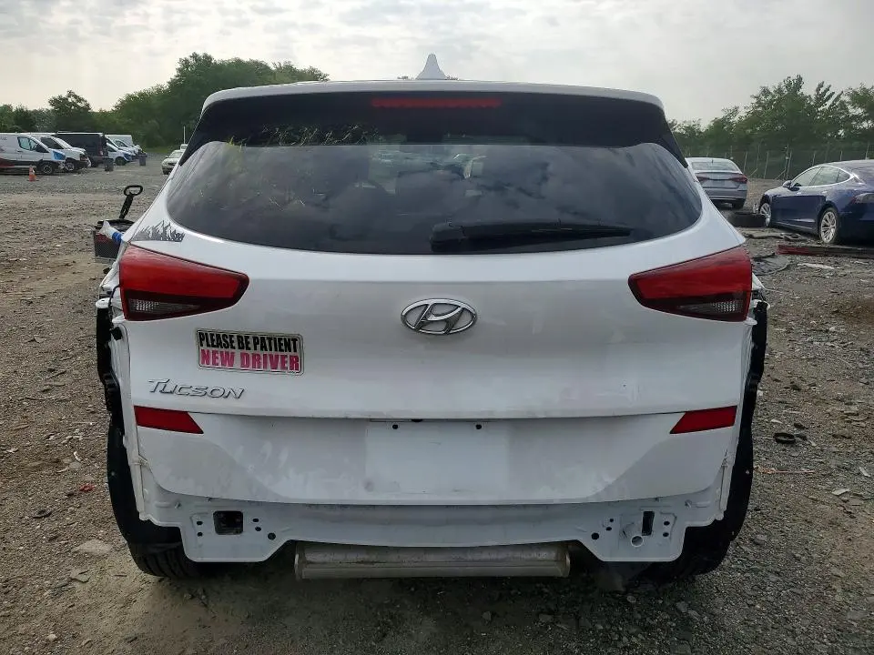 2021 HYUNDAI TUCSON SE  