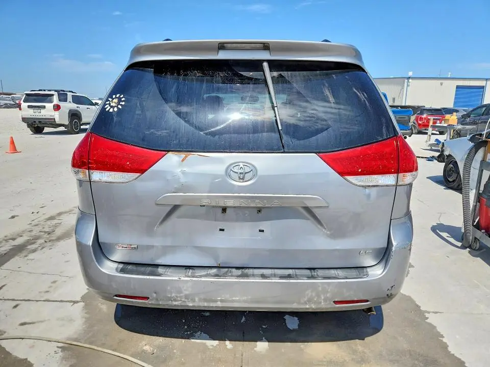 2013 TOYOTA SIENNA LE  