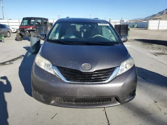 2013 TOYOTA SIENNA LE  