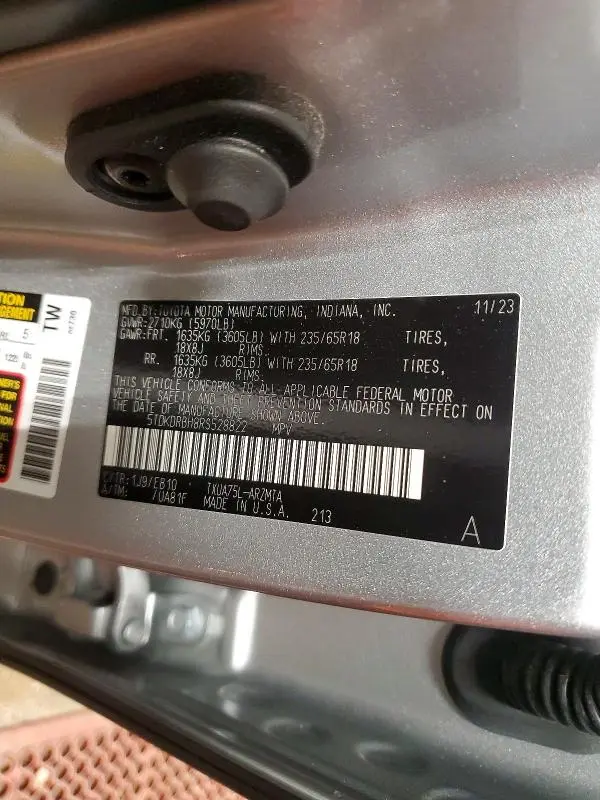 2024 TOYOTA HIGHLANDER LE  