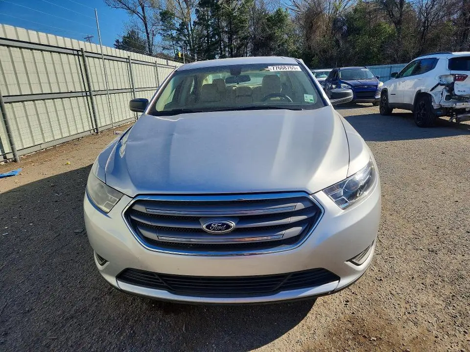 2015 FORD TAURUS SE  