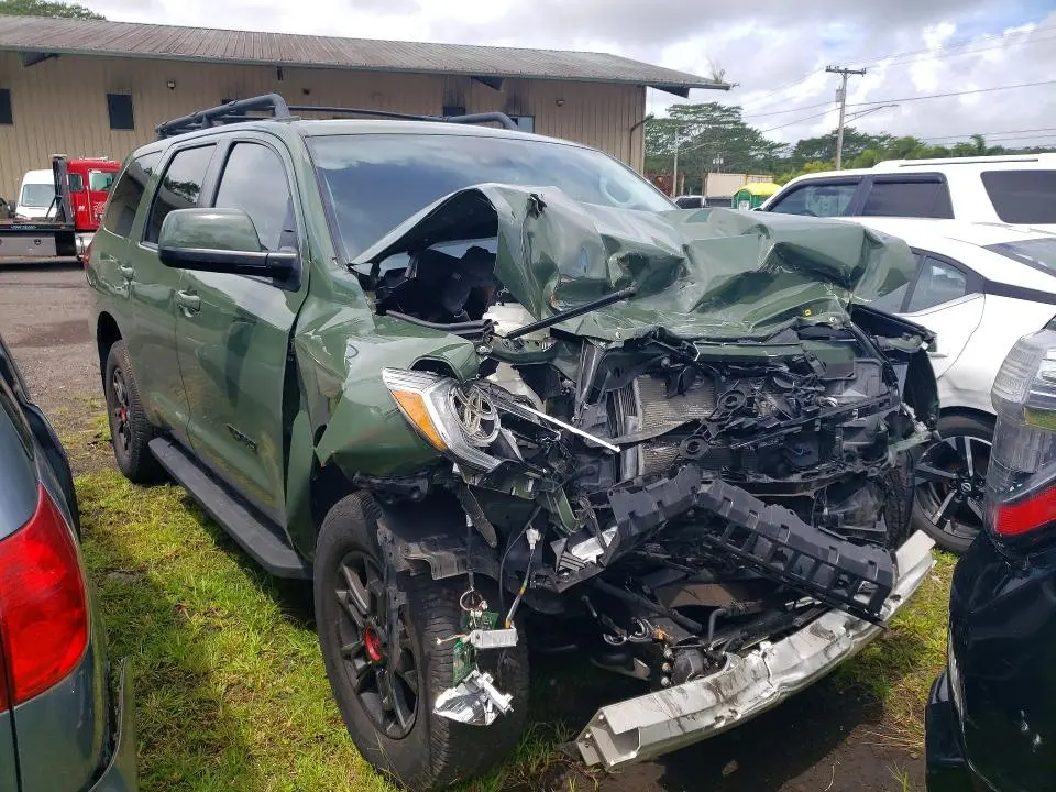 2020 TOYOTA SEQUOIA SR5  