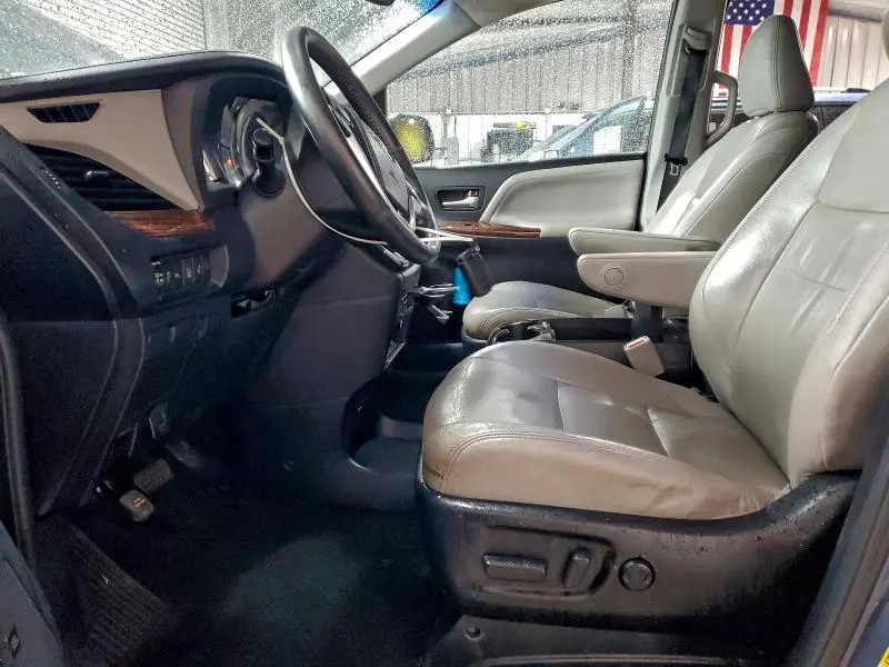 2015 TOYOTA SIENNA XLE  