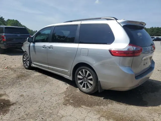 2020 TOYOTA SIENNA XLE  