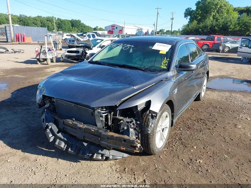 2018 FORD TAURUS SE