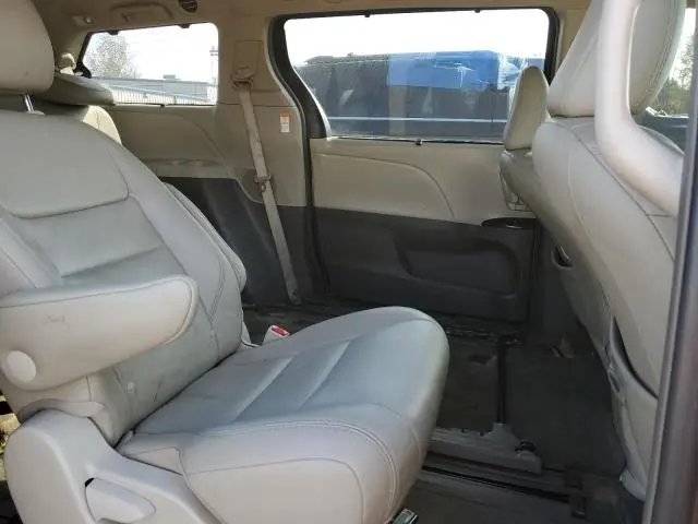 2017 TOYOTA SIENNA XLE  
