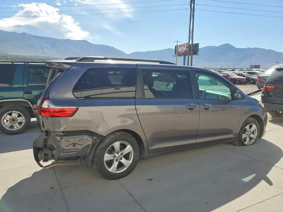 2015 TOYOTA SIENNA LE  