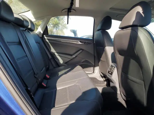 2017 VOLKSWAGEN PASSAT SE