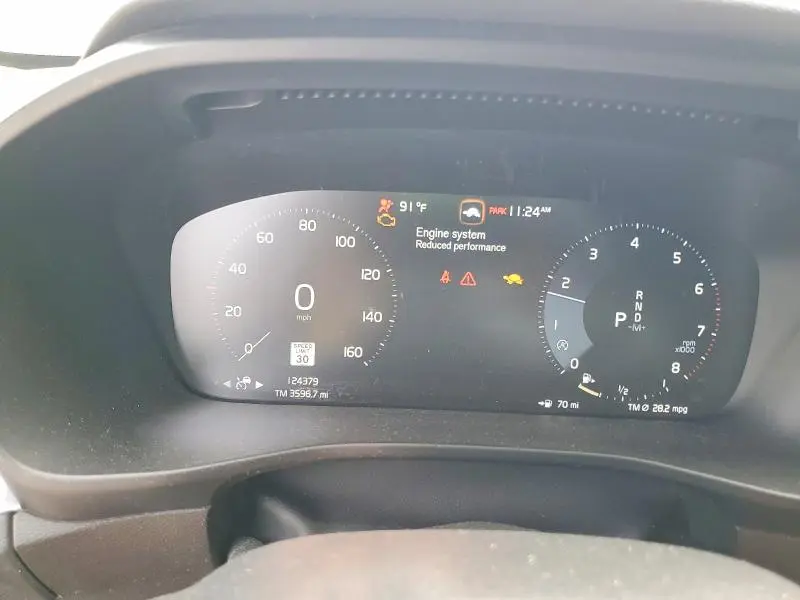 2022 VOLVO XC40 T4 MOMENTUM  