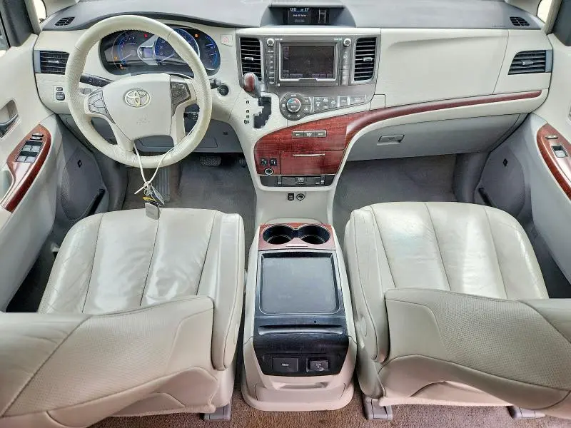 2011 TOYOTA SIENNA XLE 8-PASSENGER  