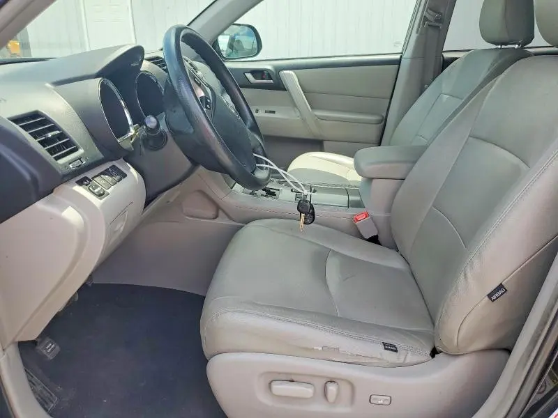 2013 TOYOTA HIGHLANDER PLUS  