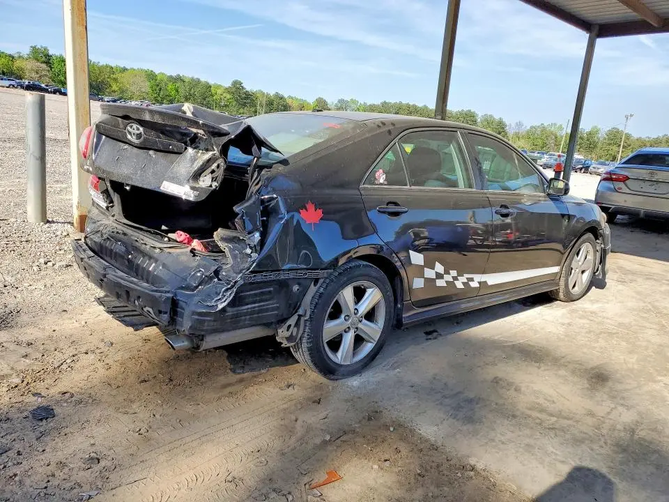 2011 TOYOTA CAMRY SE  