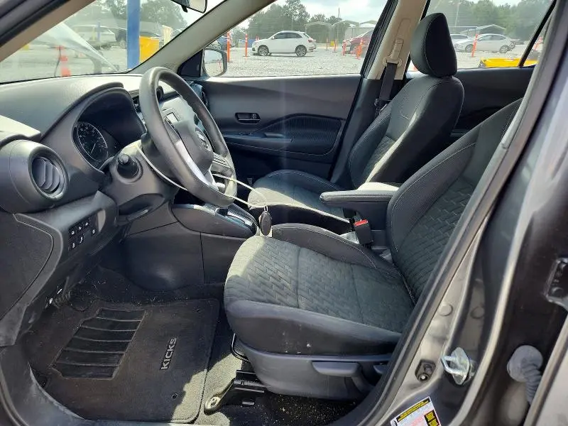 2021 NISSAN KICKS S  