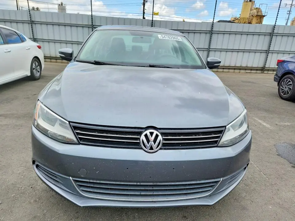 2014 VOLKSWAGEN JETTA SE  