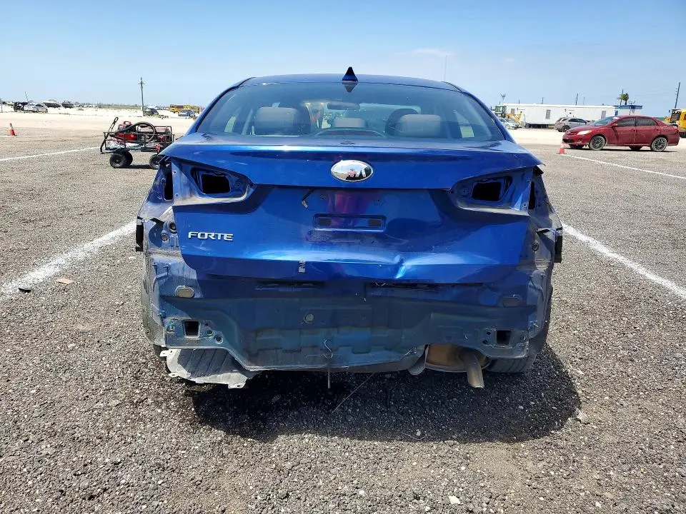 2018 KIA FORTE LX  