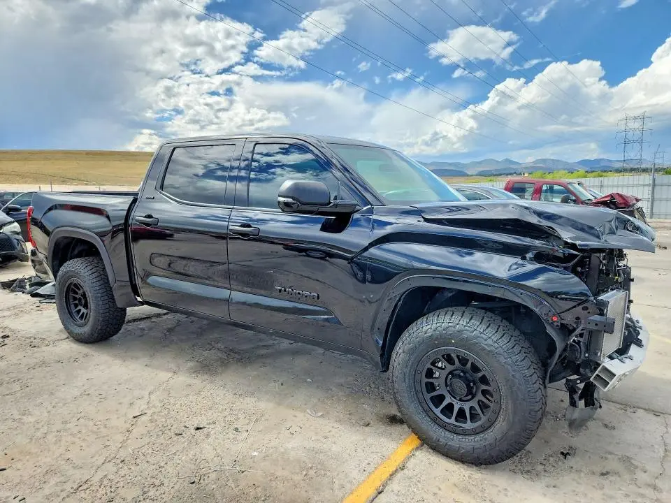 2023 TOYOTA TUNDRA SR5  
