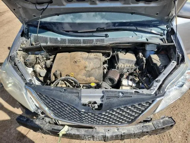 2017 TOYOTA SIENNA LE