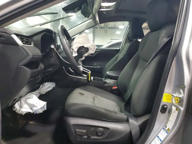 2022 TOYOTA RAV4 XLE  