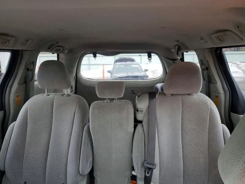 2013 TOYOTA SIENNA LE 8-PASSENGER  