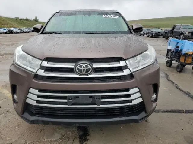 2017 TOYOTA HIGHLANDER SE  