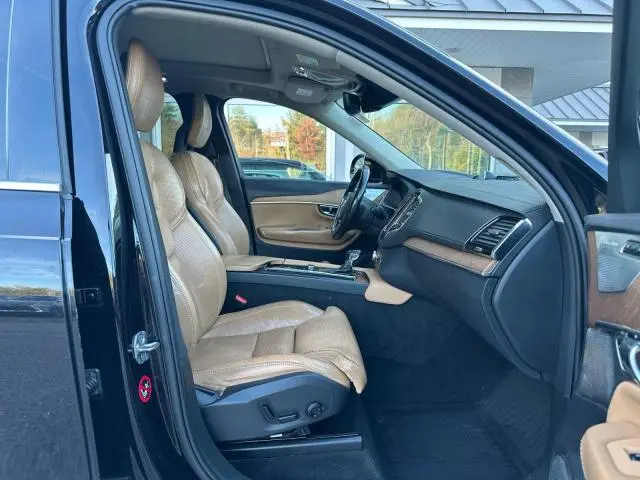 2016 VOLVO XC90 T6
