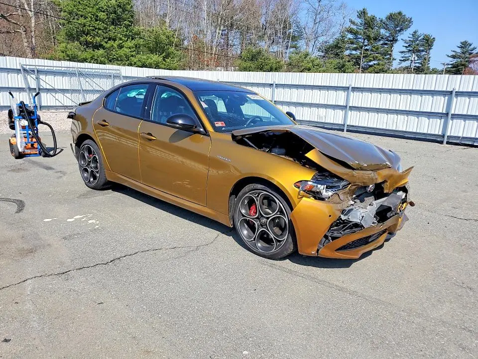2023 ALFA ROMEO GIULIA TI  