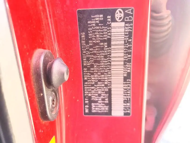 2015 TOYOTA COROLLA LE PLUS  