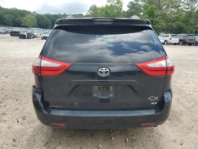 2018 TOYOTA SIENNA XLE  