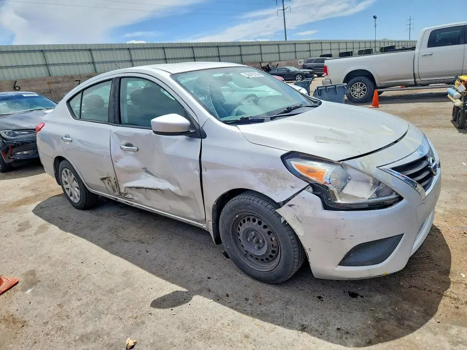 2018 NISSAN VERSA SV  