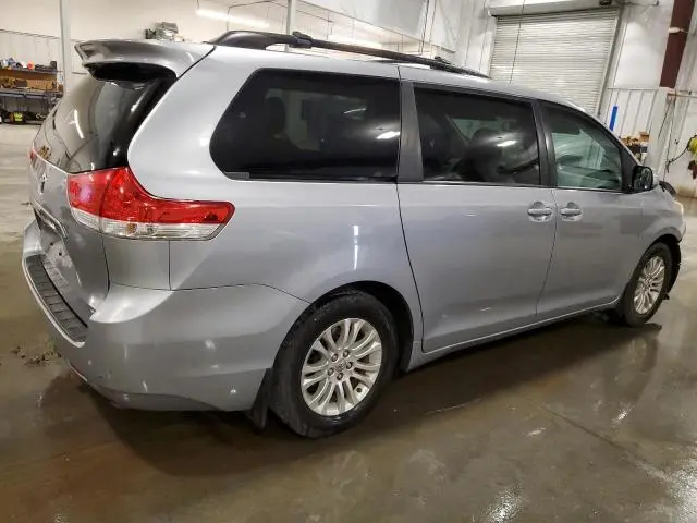 2012 TOYOTA SIENNA XLE  