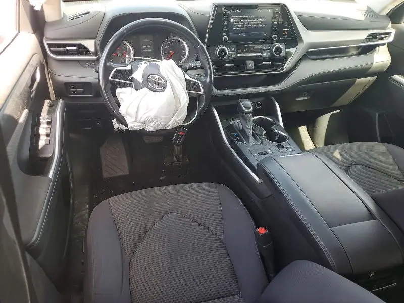 2022 TOYOTA HIGHLANDER LE  