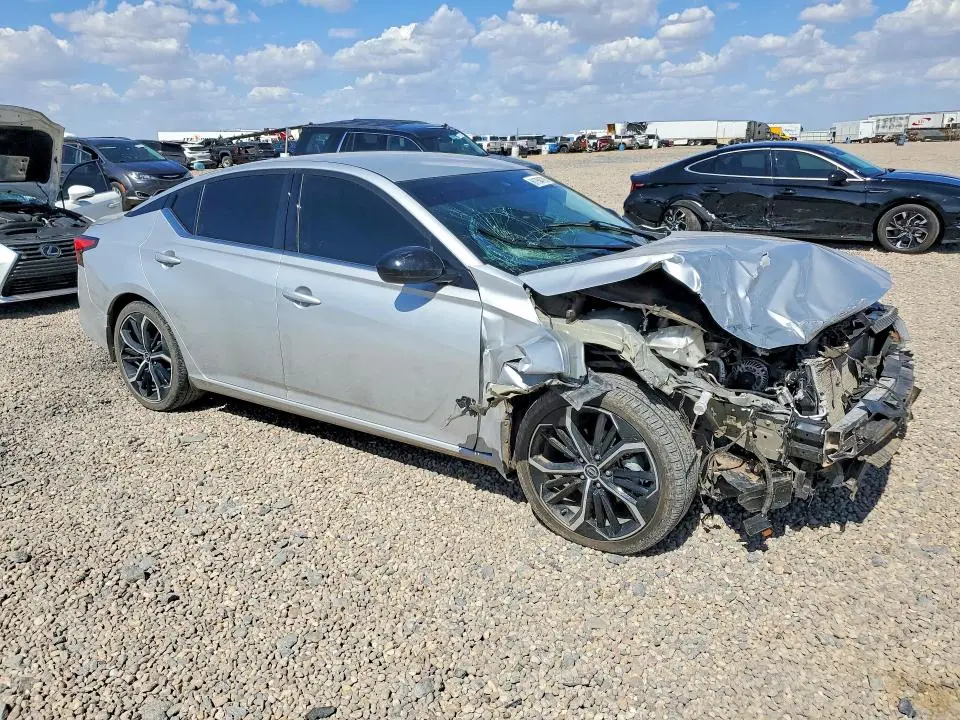 2023 NISSAN ALTIMA SR  