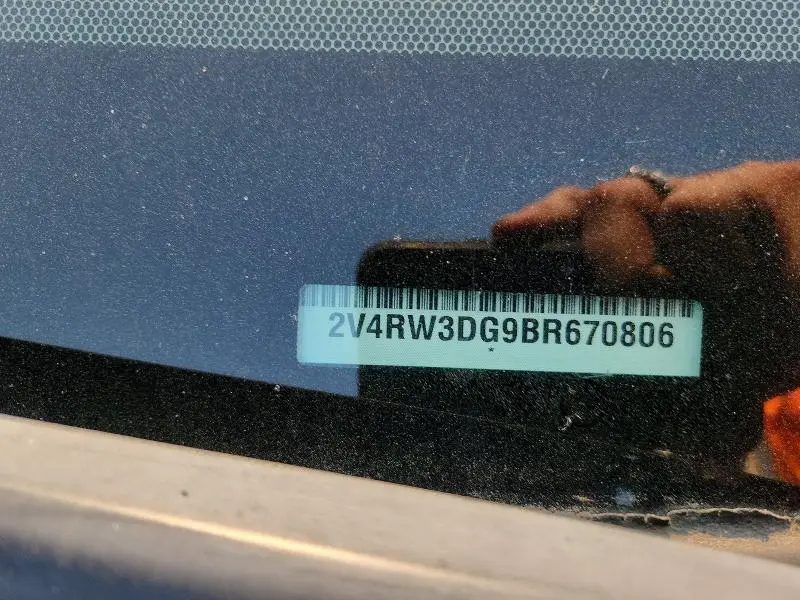 2011 VOLKSWAGEN ROUTAN SE  