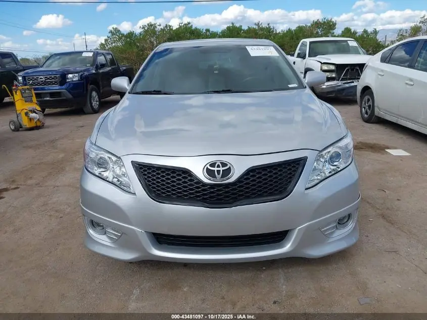 2011 TOYOTA CAMRY SE