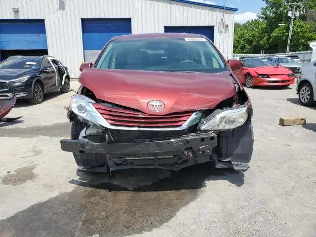 2016 TOYOTA SIENNA LE  