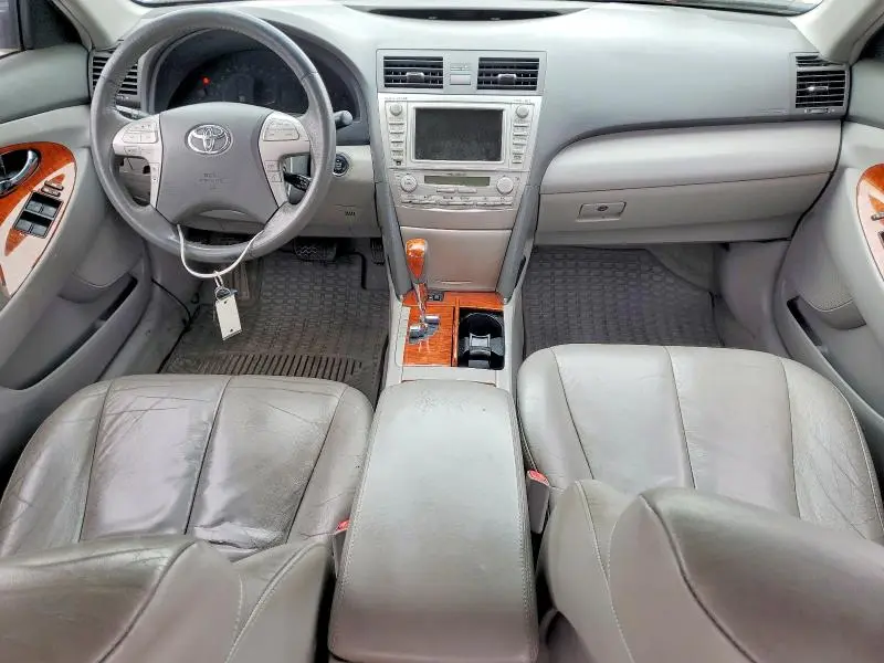 2011 TOYOTA CAMRY XLE V6  
