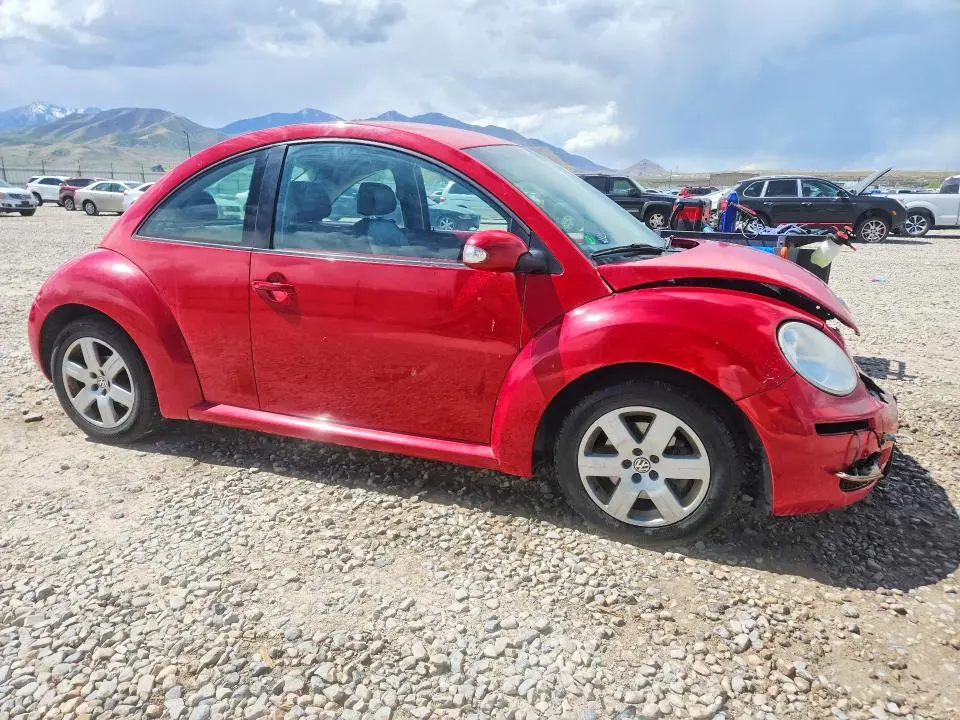2010 VOLKSWAGEN NEW BEETLE   