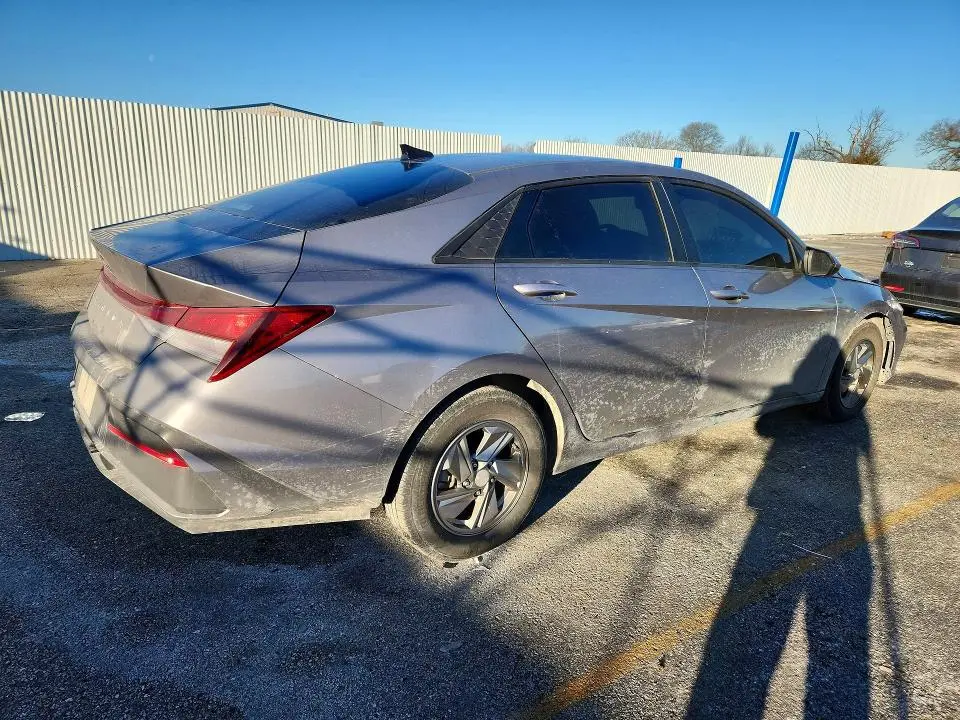 2024 HYUNDAI ELANTRA SE  