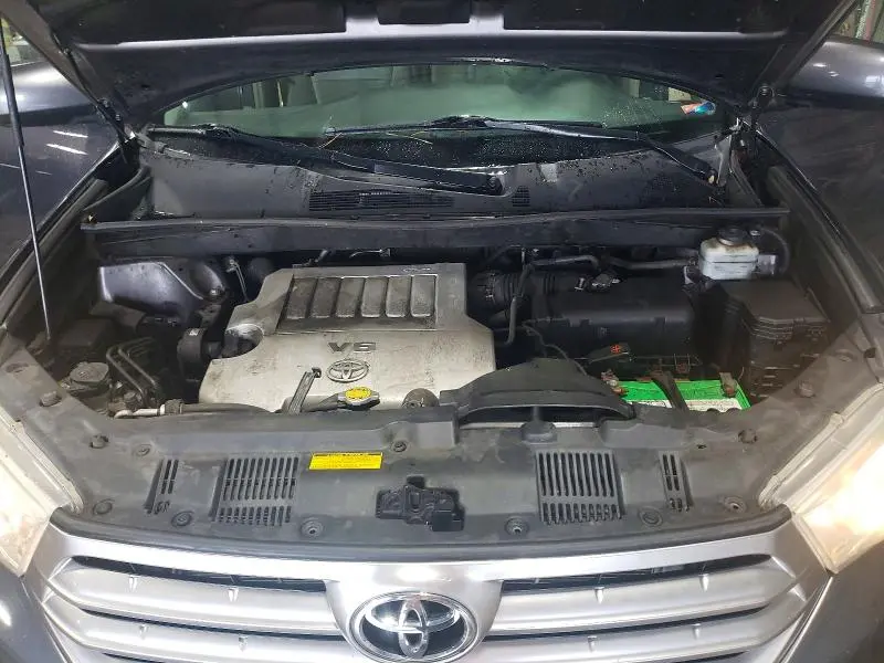 2012 TOYOTA HIGHLANDER SE  