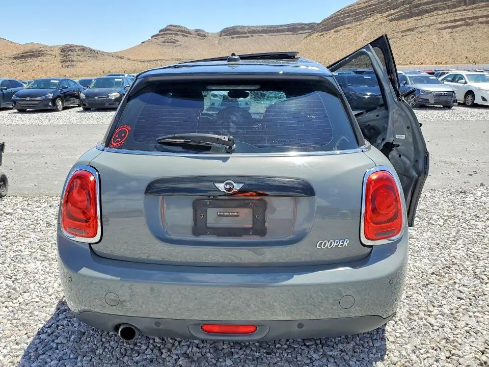 2018 MINI COOPER   