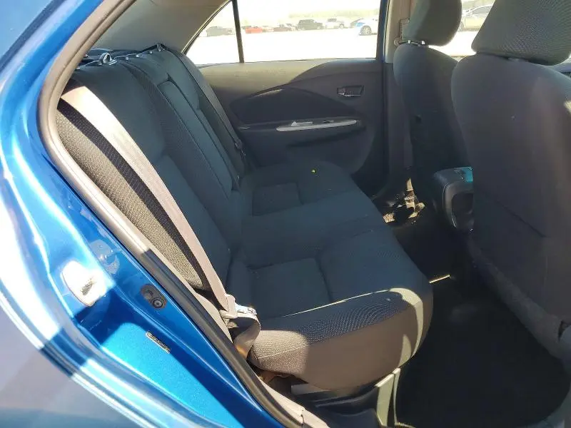 2010 TOYOTA YARIS BASE  