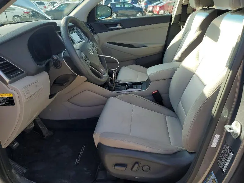 2016 HYUNDAI TUCSON SE  