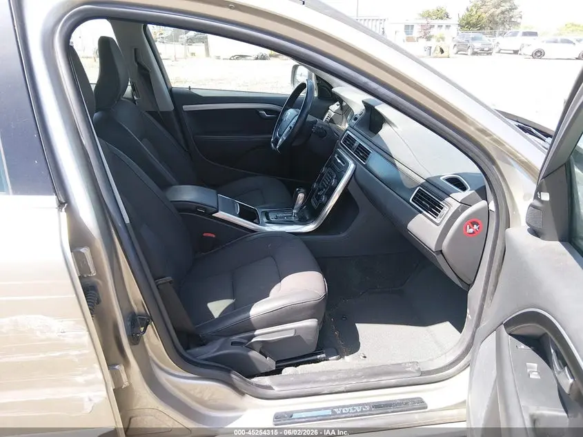 2012 VOLVO XC70 3.2/3.2 PLATINUM/3.2 PREMIER/3.2 PREMIER PLUS