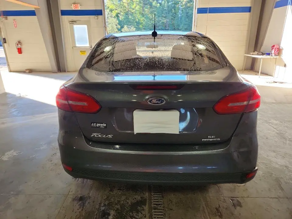 2015 FORD FOCUS SE  