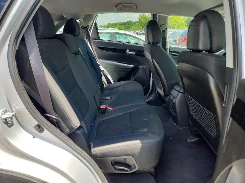 2015 KIA SORENTO LX  