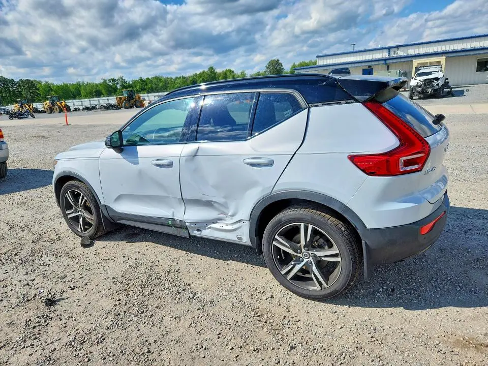 2021 VOLVO XC40 T5 R-DESIGN  