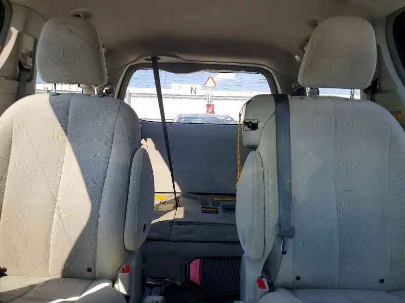 2012 TOYOTA SIENNA LE  