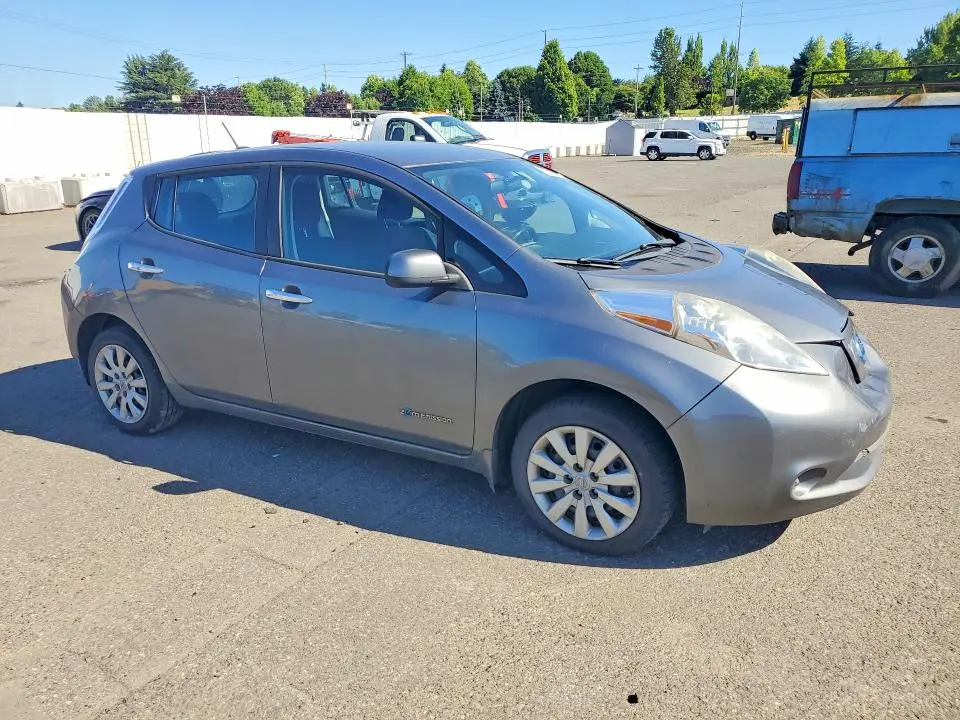 2015 NISSAN LEAF S  