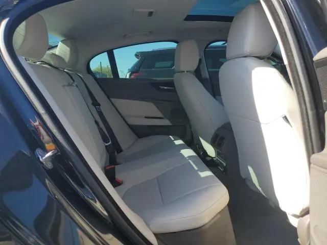 2017 JAGUAR XE PREMIUM  