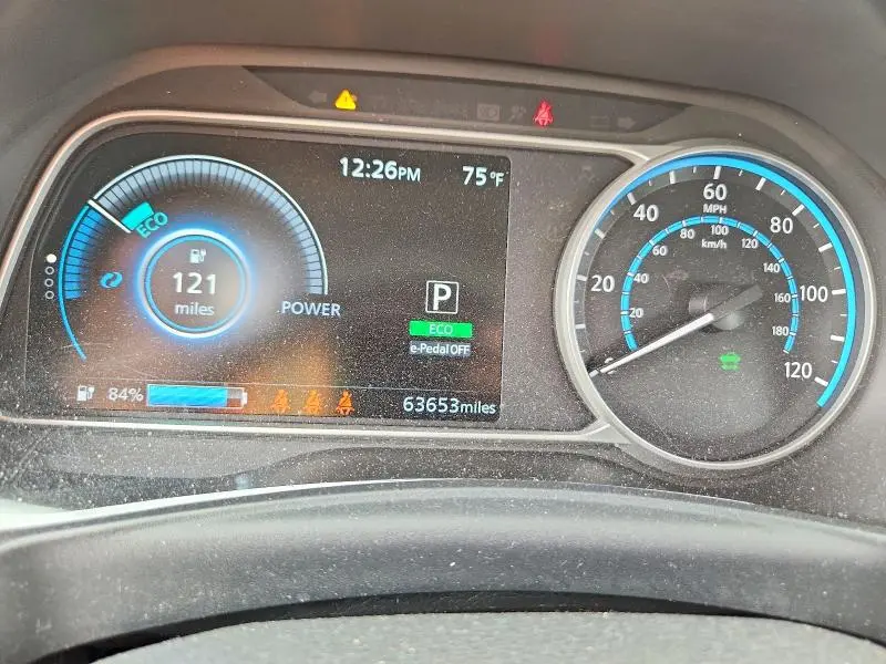 2022 NISSAN LEAF SV  